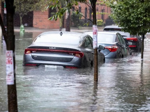 致命級別暴雨襲擊 紐約全市大淹水「地鐵機場停擺」…州長宣布進入緊急狀態
