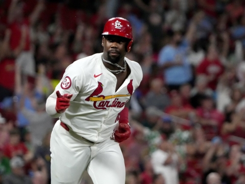 MLB／國民春訓球場有陷阱！ 紅雀外野手踩到「灑水器」傷退