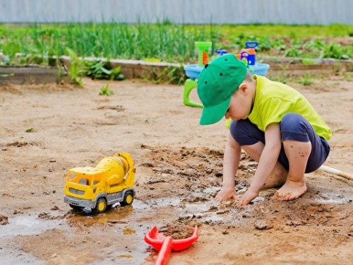 孩童多接觸泥土或有益減少過敏症