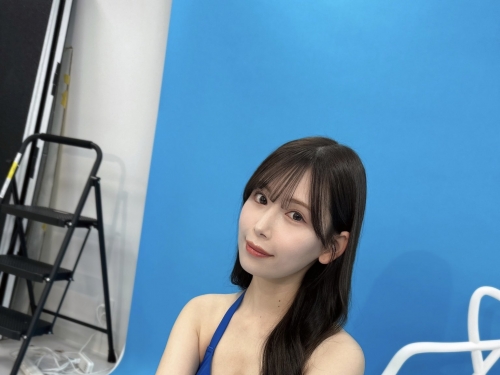 幫我擺脫處男的親姐姐「明里紬」要回老家了！再度淪為她美腿下的玩物