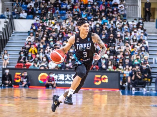 PLG》切入「4分打」引發爭議 聯盟取消妨礙中籃教練挑戰權