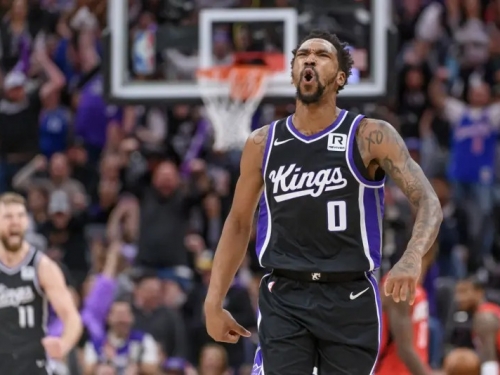 NBA》國王Monk空檔要不到球　氣到走下場休息？隊友投進他秒歡呼