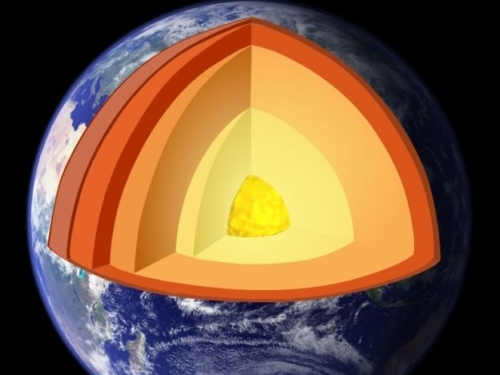 地震波來回反彈新數據解密，地球最內部是顆 644 公里寬的實心鐵球