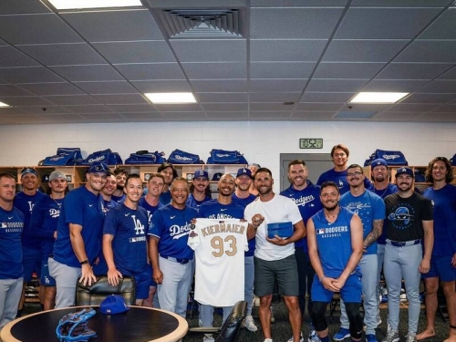 MLB》華麗轉身！隨道奇奪冠後宣布退休 金手套外野感性領冠軍戒