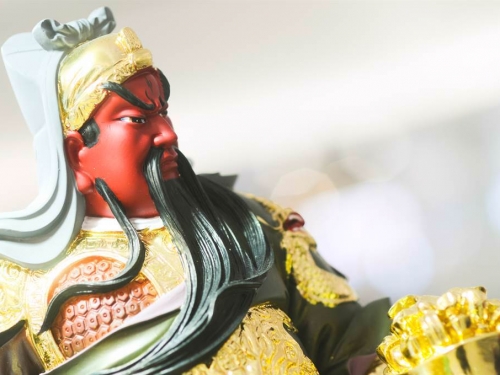 關羽原是賣棗的 為何投靠劉備就懂打仗？