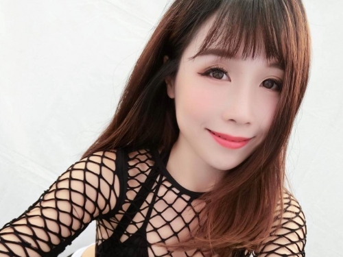 性感Dancer「爆乳熱舞」　被網住的奶球快蹦出！逆天長腿占滿畫面！