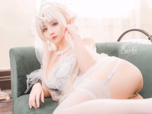 超兇猛優質「巨乳正妹」尺度好大方！「豪乳+蜜桃臀」敞開等你來欣賞～