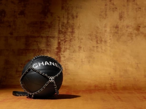 籃球狂熱！！Chanel推出超奢華「黑色籃球」！！