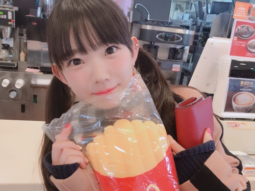 超正「弓道少女」原來是「合法巨乳蘿莉」！衣服底下是白嫩美乳！
