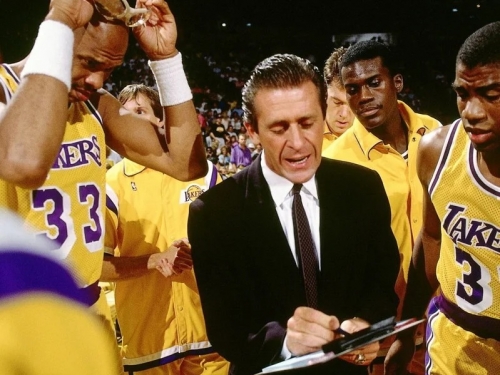 NBA》隊史第8人！創造「Showtime」紫金王朝 湖人將為萊里立雕像