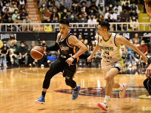 PLG》力拚止敗！林書豪上半場11分、9助攻 鋼鐵人領先夢想家