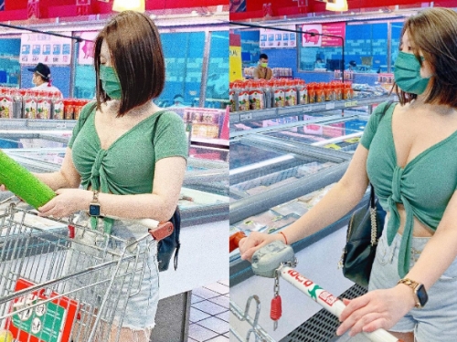 短髮巨乳妹「Judy邱比特」爆乳採購烤肉食材　手握大絲瓜沈思...