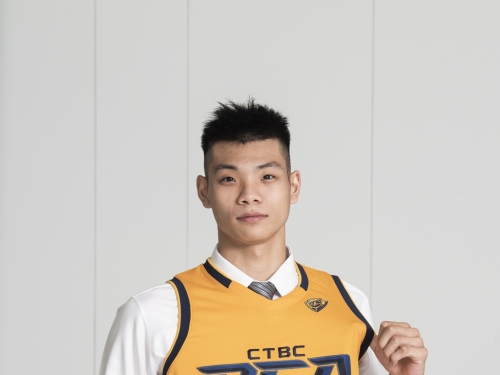 陳鈺安與中信特攻完成簽約 直呼夢想成真