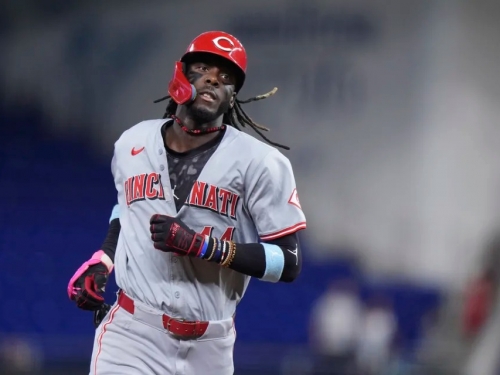 MLB》正港腿砲！De La Cruz單場雙響4長打寫歷史 單季20轟50盜同場達陣