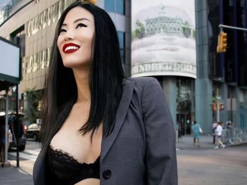 女會計改當脫衣舞孃 她離開華爾街 1周賺百萬