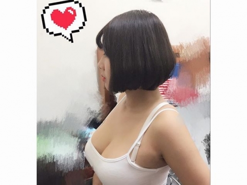 超有事業心！短髮正妹經銷商「麥珮1」，胸前開外掛滿滿乳量，大到目光無法聚焦！