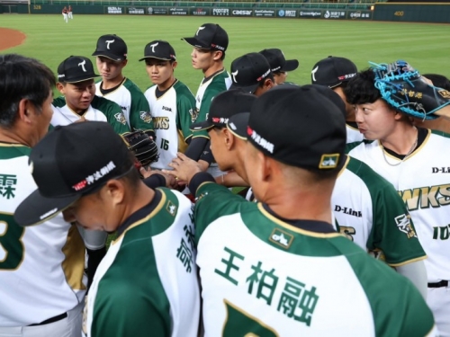 中職》台鋼雄鷹一軍勝率五成、二軍年度總冠軍 陳其邁:翅膀硬了