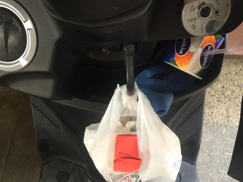 機車被放紅紙？！這樣搞會嚇死人耶～