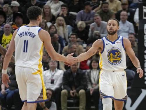 NBA》目睹最佳拍檔坐板凳坦言「很詭異」 柯瑞替K湯打抱不平