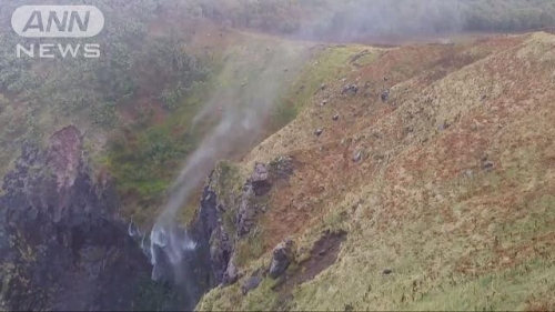 不可思議！北海道一瀑布居然倒流，突破天際！網友：把牛頓都嚇到了～