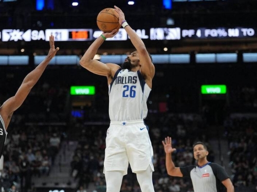 NBA》傷到只剩8人還能贏！獨行俠背靠背出賽擊敗馬刺止5連敗