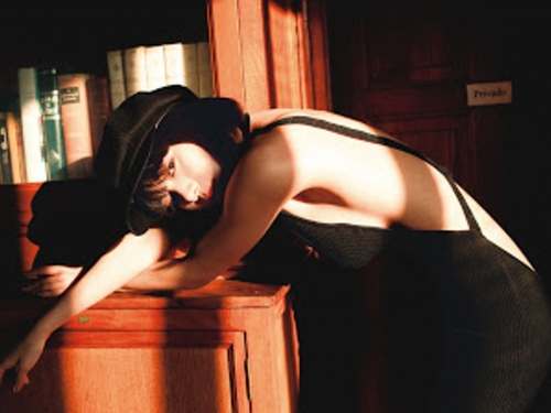 混血正妹挺「神之乳」成為BURBERRY大使，「G罩杯」兇猛尺寸讓人鼻血狂噴！