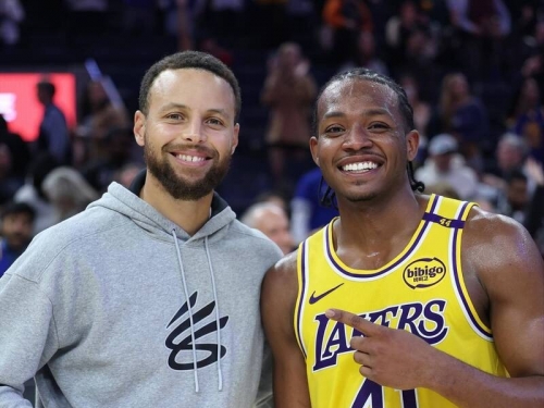 NBA》兒時穿柯瑞簽名球衣睡覺 被偶像稱讚湖人小將感動哭了