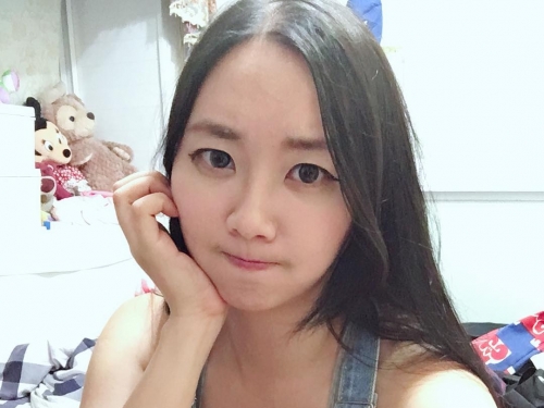掉出奶了！巨乳正妹護理師「歐歐ouou」辣到病患鼻血止不住