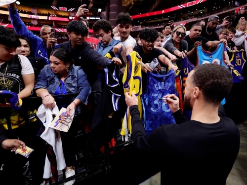 NBA》勇士客場不孤單！「Dub Nation」席捲火箭主場 柯瑞：有點瘋狂