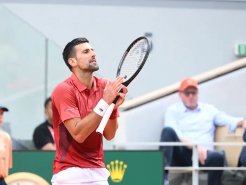 法網》Djokovic被迫退出法網生涯恐告終？昔日「費天王」也曾因膝傷退休