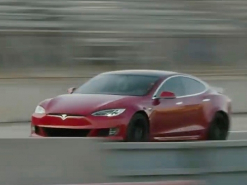 [影] 特斯拉 Model S Plaid 賽道成績比肩小牛，比 McLaren P1、AMG GT R 都還要快！