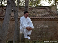 「上吊」練武術！　陸奇人懸空施展「仙人掛畫」