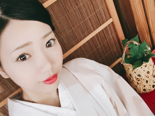 地方媽媽是舞妓！梨渦正妹「rei」笑起來甜到蛀牙　和服底下竟然是雙美腿！