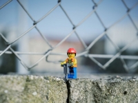 LEGO小人的日常，超人窮到要偷水溝蓋