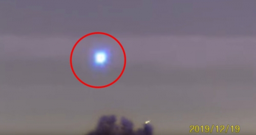 UFO現蹤時速1600km「神速飛行」？不明光球墜地表　美國曝6秒影片證實了