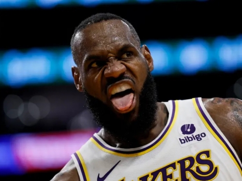 NBA》詹皇42分17籃板8助攻！湖人120：112擊敗勇士　Curry砍37分