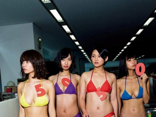 週刊PLAYBOY爆乳特輯》50周年創刊紀念含乳量豐富的性感寫真集〝第一回〞