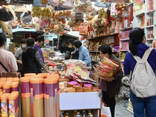 清明長假外遊！港「代客祭祖」成風 紙紮店月接百宗詢問