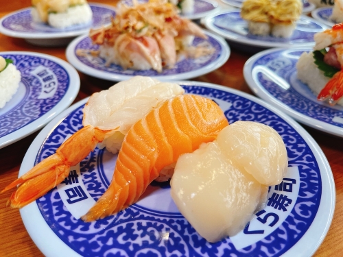 滿滿花蛤上桌！藏壽司「海味收穫祭」打造「鮮蝦海鮮塔、三鮮干貝」　包你吃到痛風！