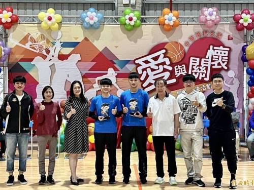 籃球》電信女籃公益活動造訪台南太子國中 全校師生都瘋狂