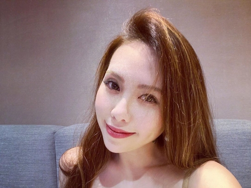性感地方媽媽「Paula.L」生了孩子也辣度不減　逆天長腿比例絕佳