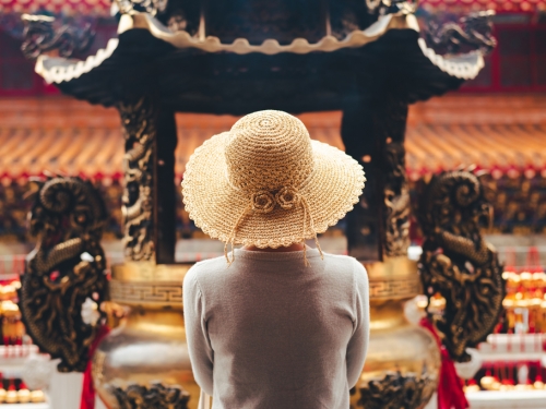 妹子拜月老條件寫滿A4紙 還明訂GG尺寸！網傻眼：鐵定退件