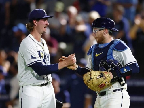 MLB》主戰鐵捕手指骨折仍帶傷拚戰 釀酒人今交易來簡森補強深度