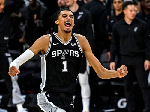 NBA》溫班亞瑪5秒內搧2鍋+反手空接暴扣！馬刺延長賽力退火箭