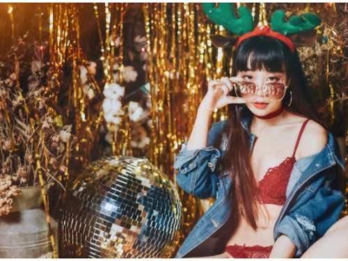 成人的緊縛禮物！日系「美乳正妹」白白在攝影師鏡下精緻又性感的聖誕節寫真！