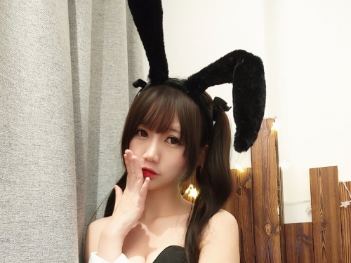 惡靈退散！女巫遊走「恥度」邊緣　網友：收服我的大蛇妖！