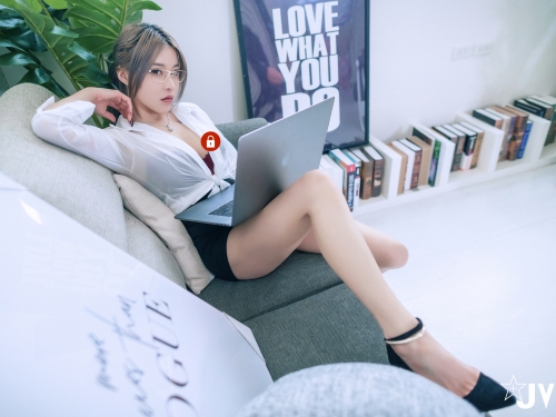 同事就要選能幹的！3位「巨乳正妹OL」上班目的不單純，逼你加班大幹體力活！