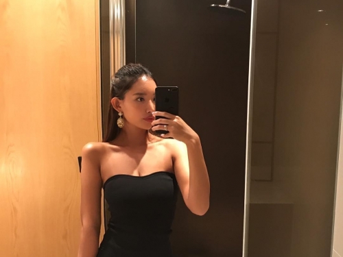 好兇殘！性感姐姐攜帶人間凶器開戰，「乳力夾擊」威力猛，讓人直接投降啦！