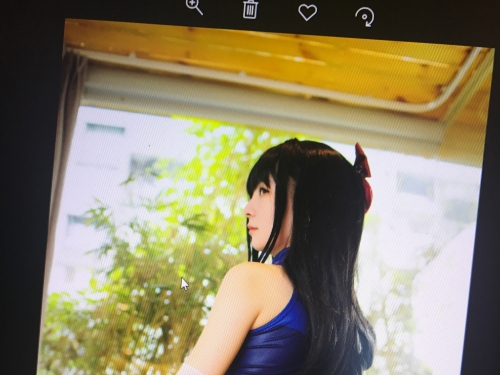 根本洋娃娃！「白嫩萌妹」化身匣中少女，雪白蕾絲清純又性感！