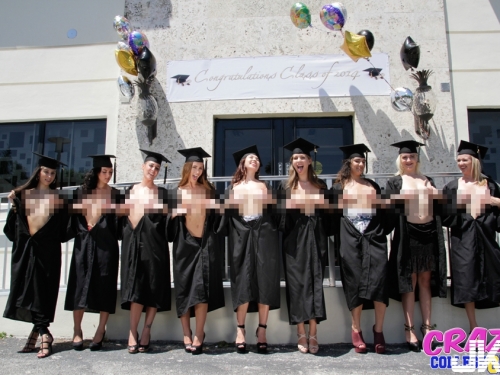 最猛畢業典禮！學士袍拉開竟「一絲不掛」...妹子用裸體來慶祝自己畢業囉！